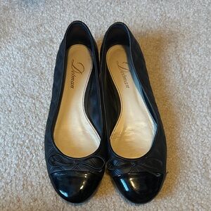 Dexter Women's Black Flats with Elegant Bow